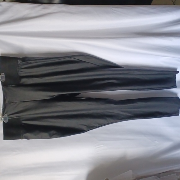 Vera Wang faux leather leggings, stretchy, black, elastic waist - Picture 1 of 5